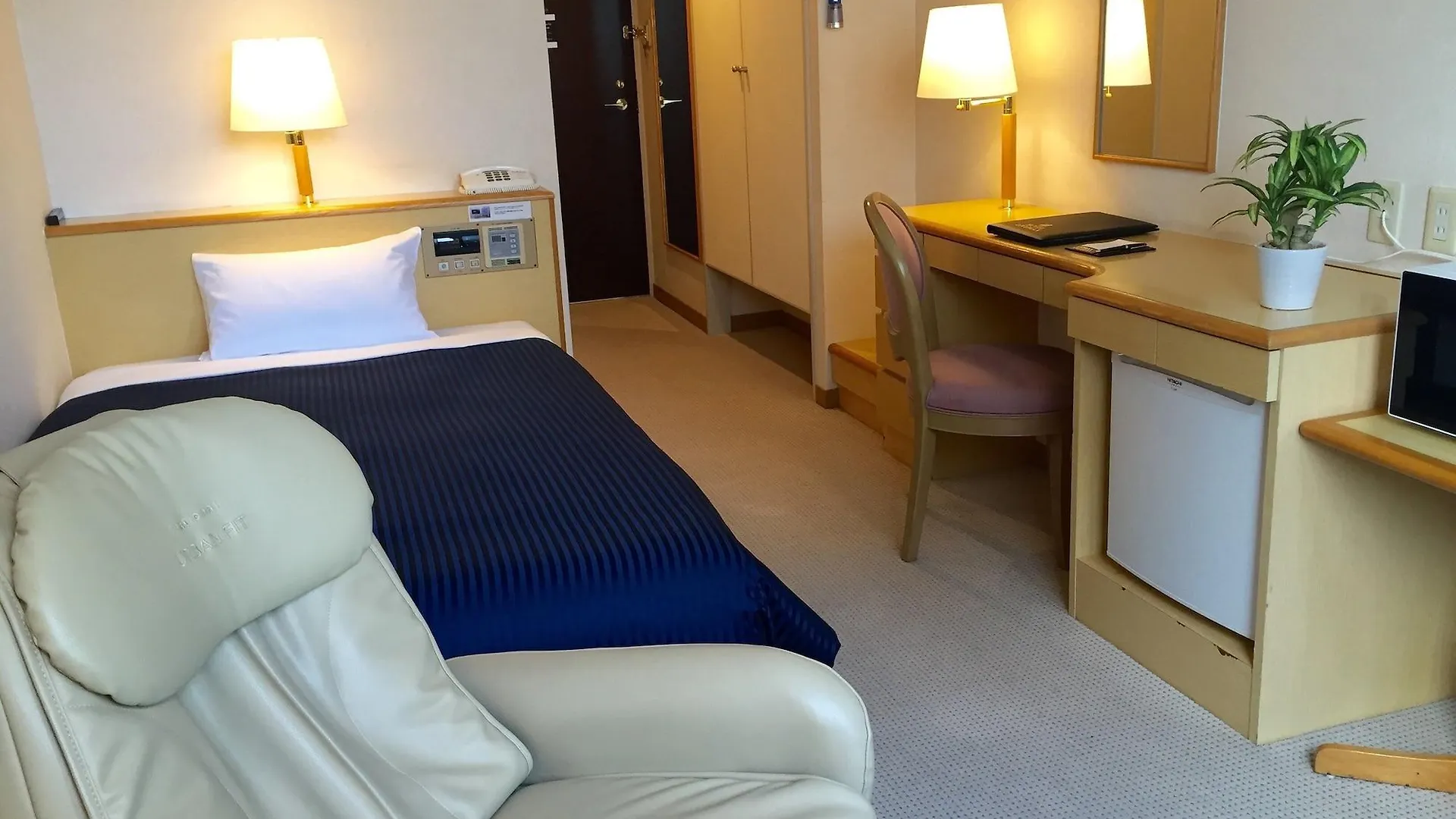 Hotel Livemax Sapporo Eki-Mae 2*,  Japon